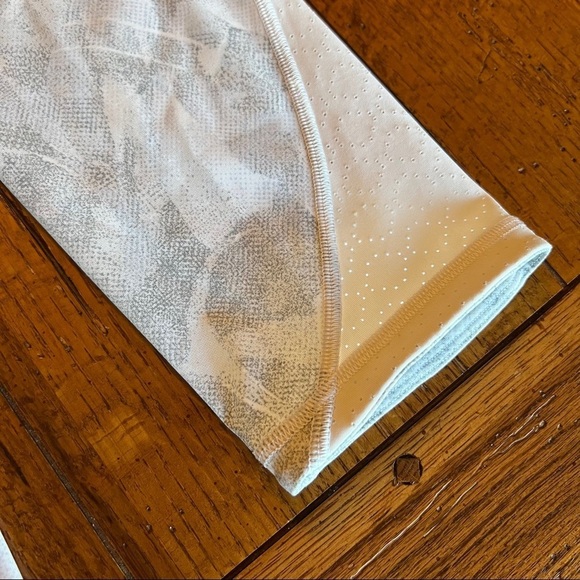 Lululemon Breezy Dot Crop 19 inch Jasmine White - Picture 8 of 8